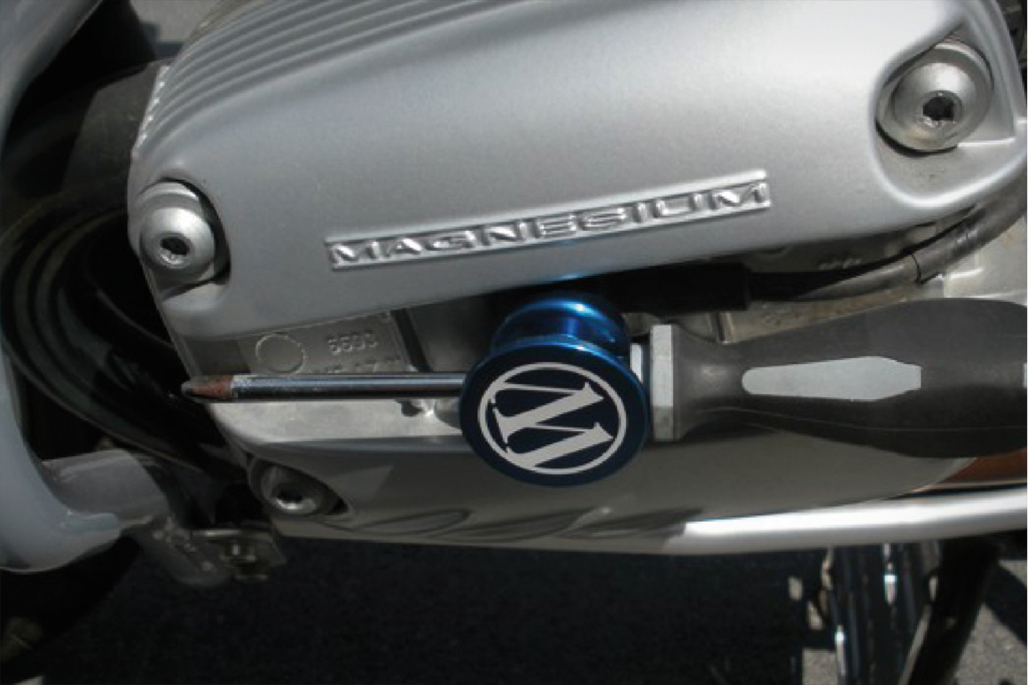 Bougie d'allumage LMAR8D-J NGK pour BMW R 1200 GS